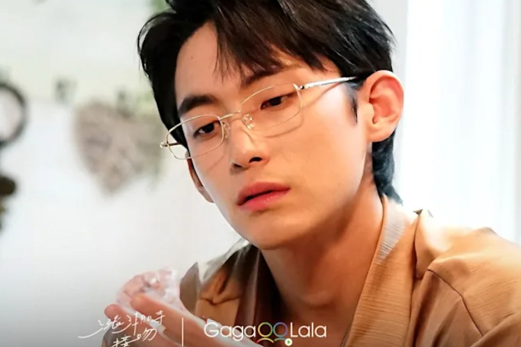 觀看《漲潮時接吻》(2025)第4-5集中文字幕版，在生活的重壓下掙扎求生